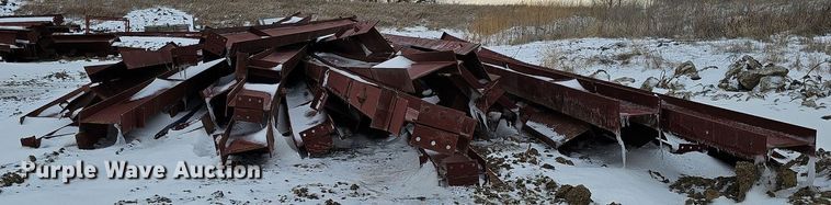 image for item DO4226 Approximately 107 pieces of red iron building materials