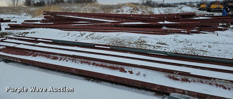 image for item DO4226 Approximately 107 pieces of red iron building materials