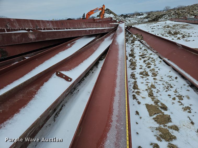 image for item DO4226 Approximately 107 pieces of red iron building materials