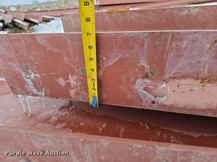 image for item DO4226 Approximately 107 pieces of red iron building materials