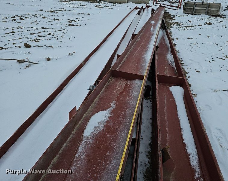 image for item DO4226 Approximately 107 pieces of red iron building materials