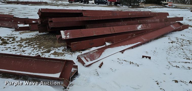 image for item DO4226 Approximately 107 pieces of red iron building materials