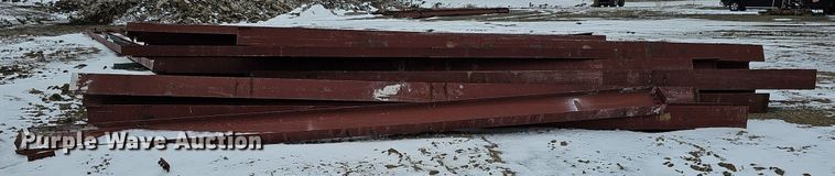 image for item DO4226 Approximately 107 pieces of red iron building materials