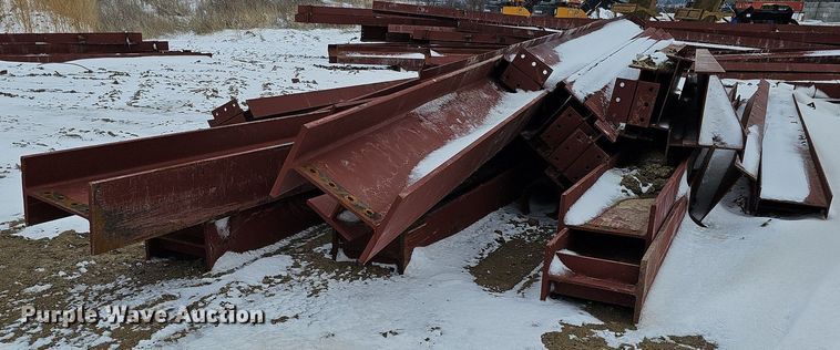 image for item DO4226 Approximately 107 pieces of red iron building materials