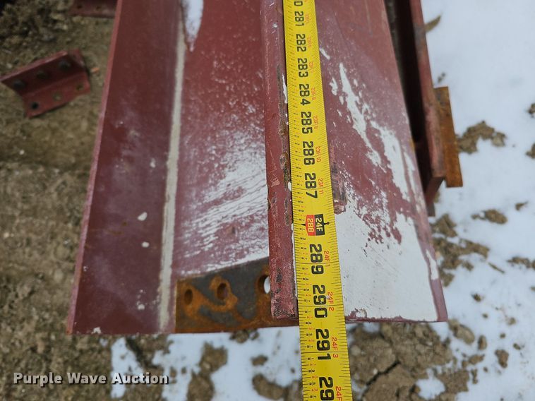 image for item DO4226 Approximately 107 pieces of red iron building materials