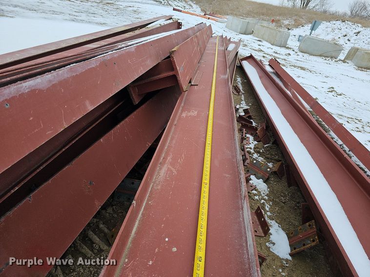 image for item DO4226 Approximately 107 pieces of red iron building materials