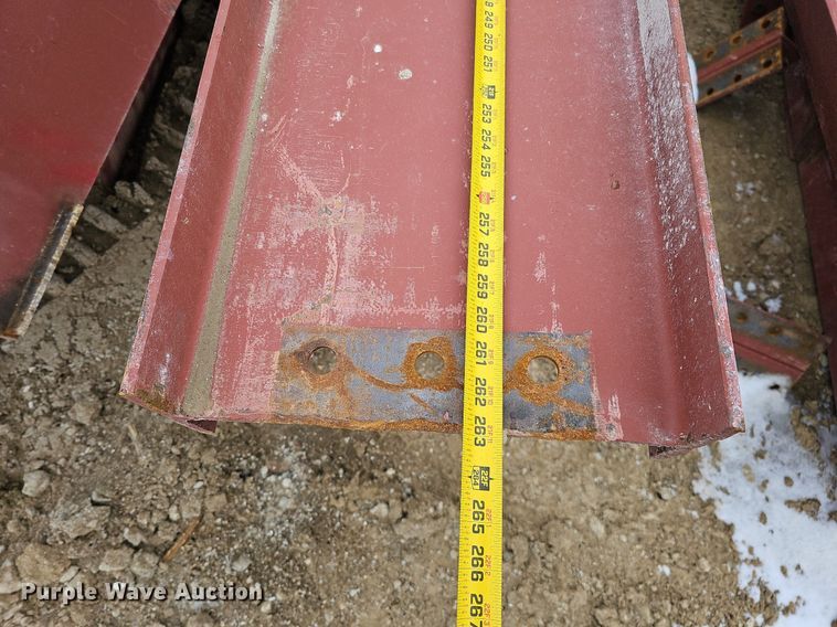 image for item DO4226 Approximately 107 pieces of red iron building materials