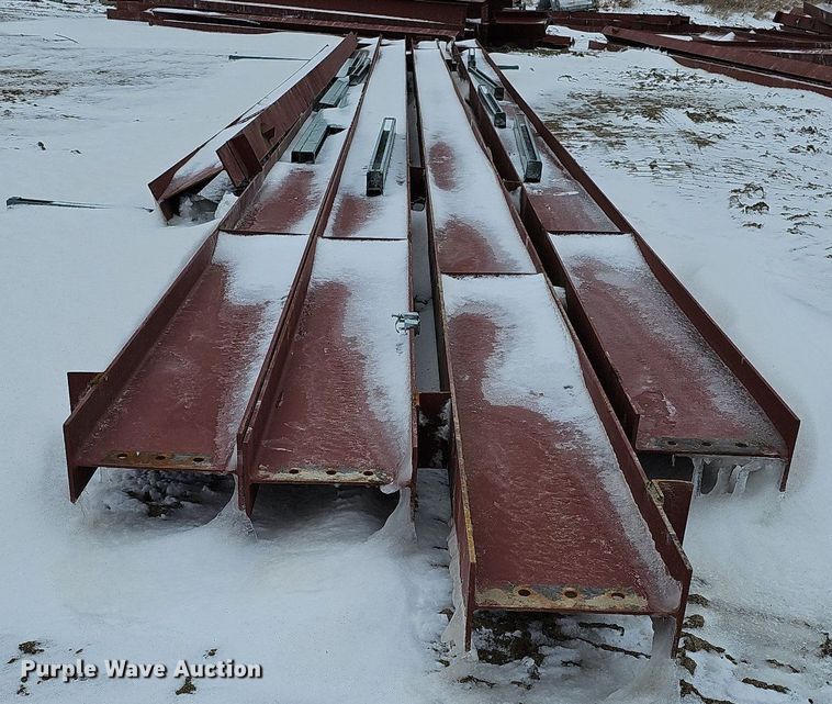 image for item DO4226 Approximately 107 pieces of red iron building materials