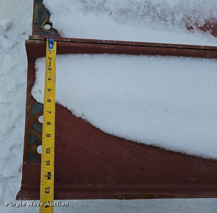 image for item DO4226 Approximately 107 pieces of red iron building materials