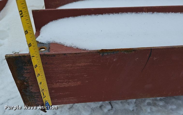 image for item DO4226 Approximately 107 pieces of red iron building materials