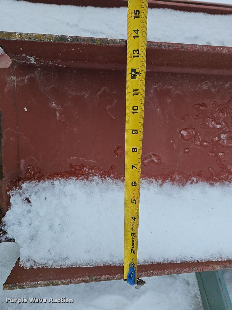 image for item DO4226 Approximately 107 pieces of red iron building materials