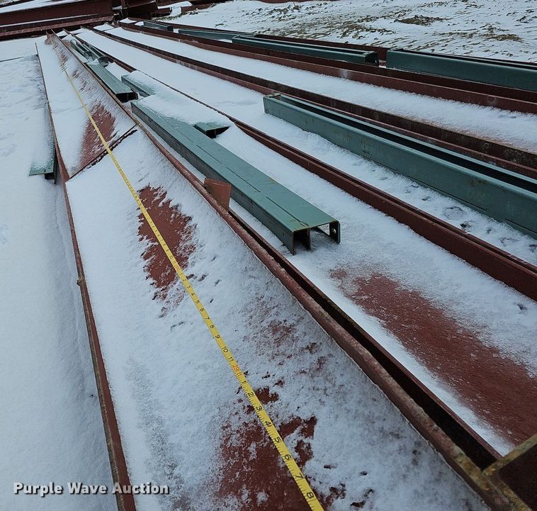 image for item DO4226 Approximately 107 pieces of red iron building materials