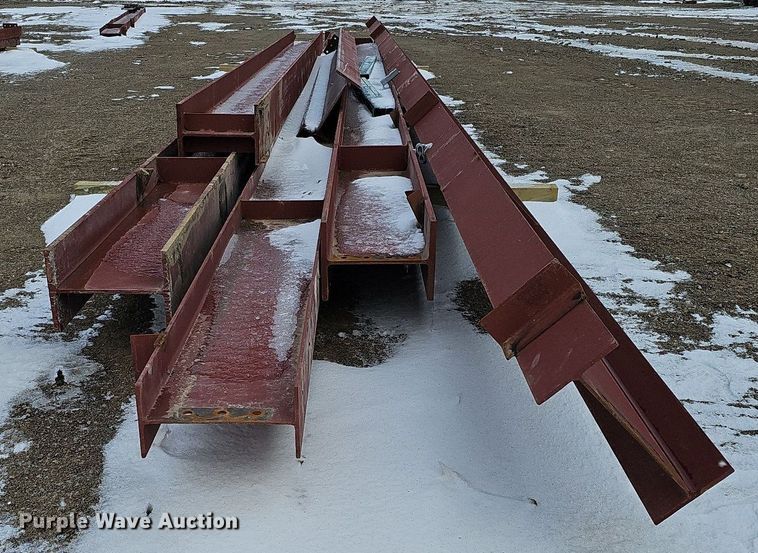 image for item DO4226 Approximately 107 pieces of red iron building materials