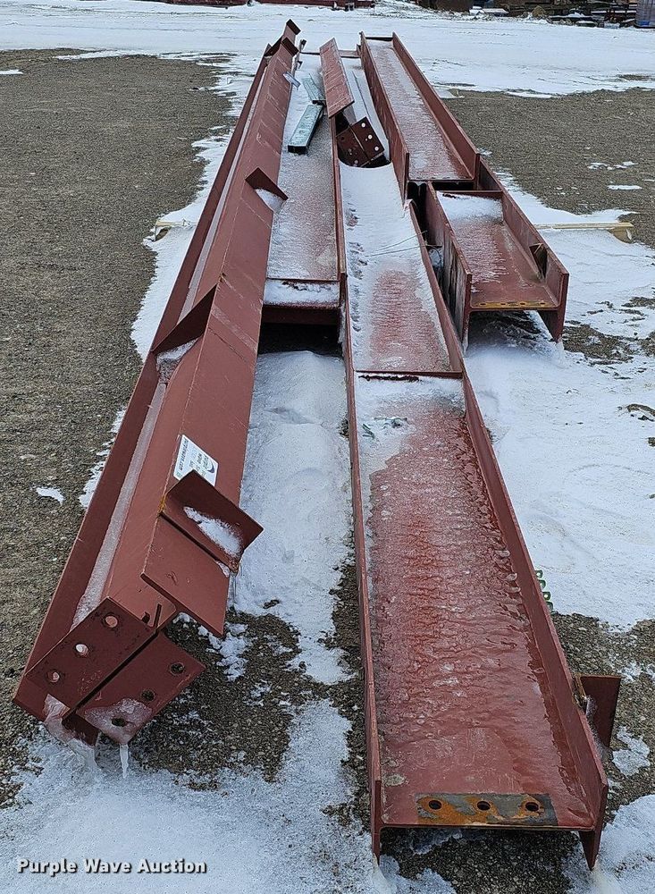 image for item DO4226 Approximately 107 pieces of red iron building materials