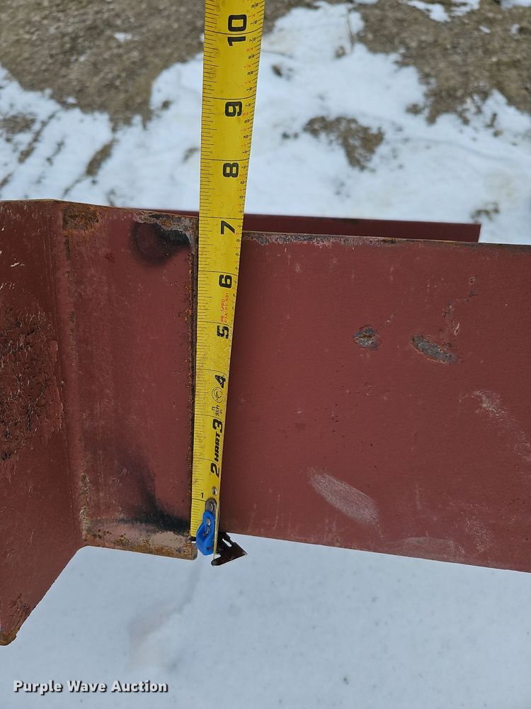 image for item DO4226 Approximately 107 pieces of red iron building materials