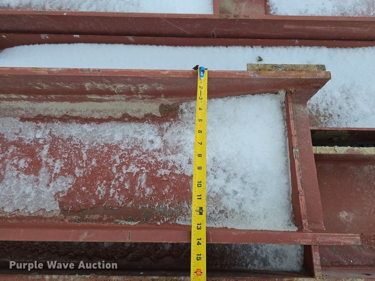 image for item DO4226 Approximately 107 pieces of red iron building materials