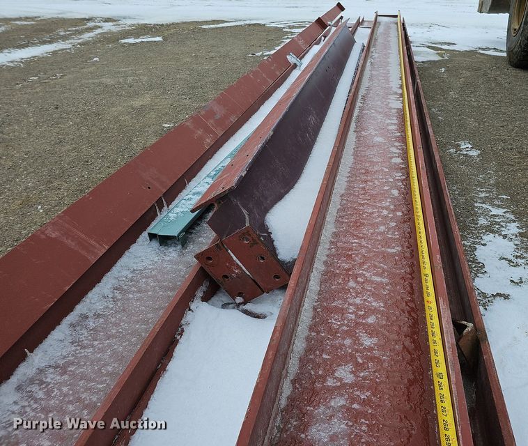 image for item DO4226 Approximately 107 pieces of red iron building materials