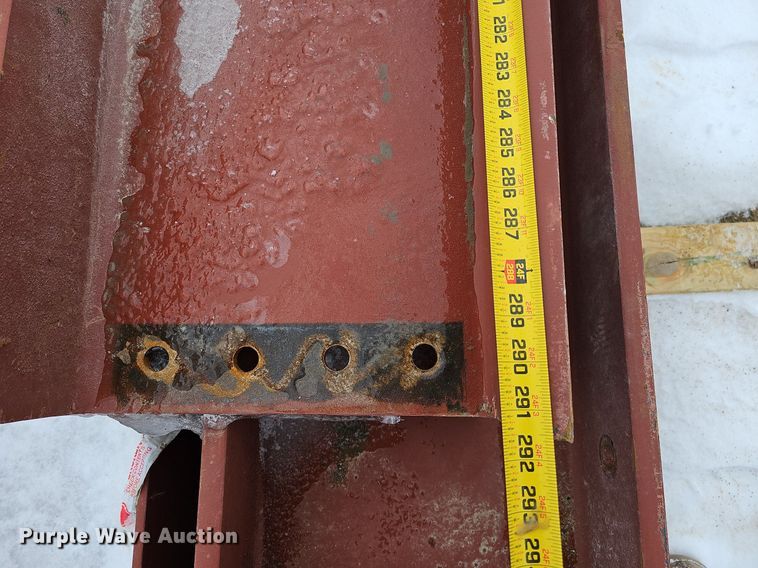 image for item DO4226 Approximately 107 pieces of red iron building materials