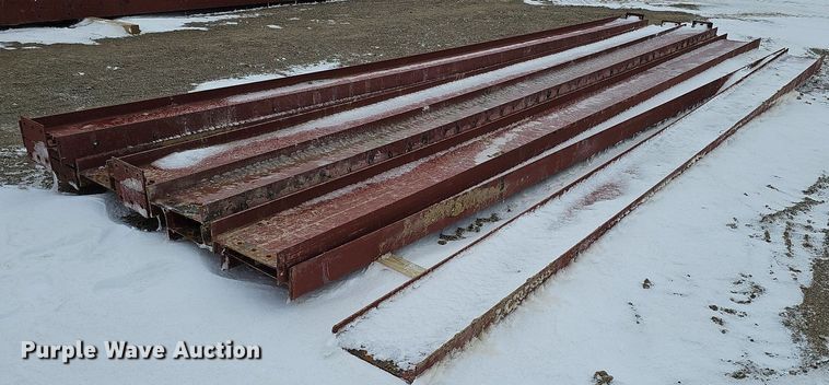 image for item DO4226 Approximately 107 pieces of red iron building materials