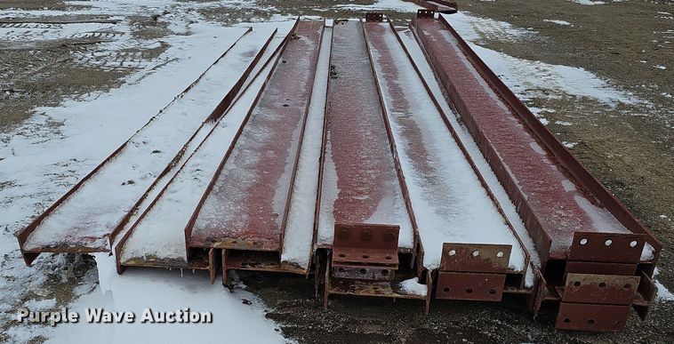 image for item DO4226 Approximately 107 pieces of red iron building materials