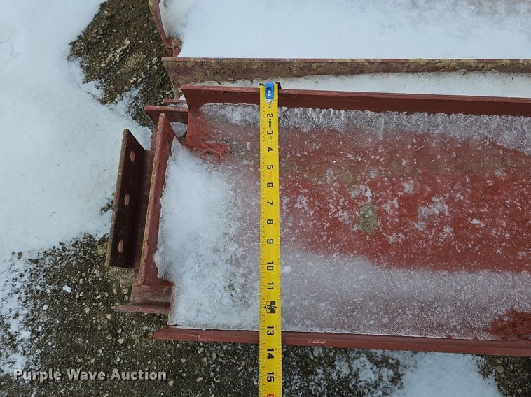 image for item DO4226 Approximately 107 pieces of red iron building materials