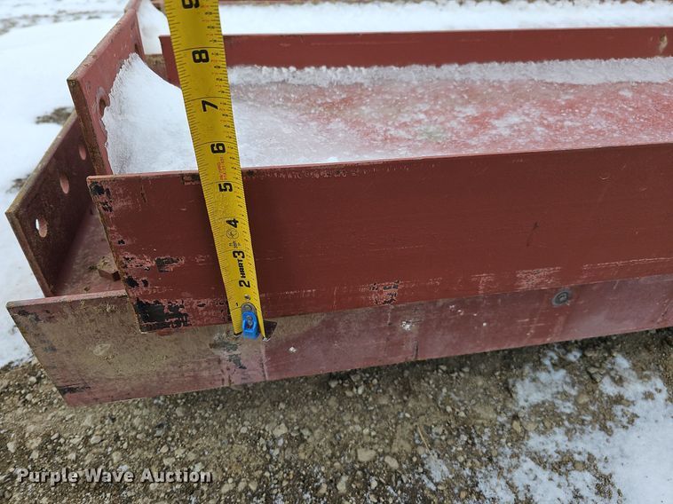 image for item DO4226 Approximately 107 pieces of red iron building materials