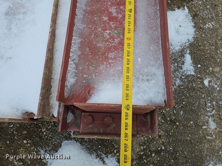 image for item DO4226 Approximately 107 pieces of red iron building materials