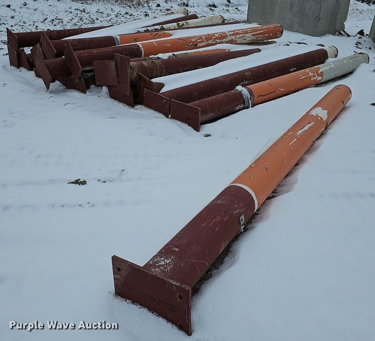 image for item DO4226 Approximately 107 pieces of red iron building materials