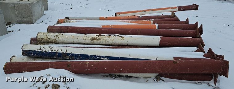 image for item DO4226 Approximately 107 pieces of red iron building materials