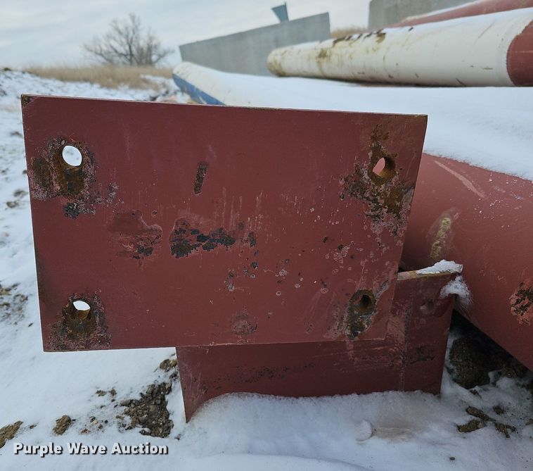 image for item DO4226 Approximately 107 pieces of red iron building materials