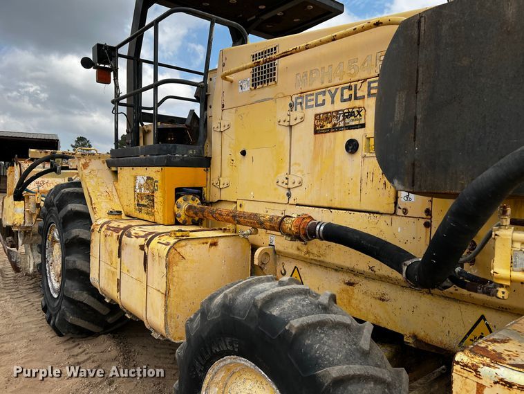 image for item DQ1986 2005 Bomag MPH454R  soil stabilizer / recycler