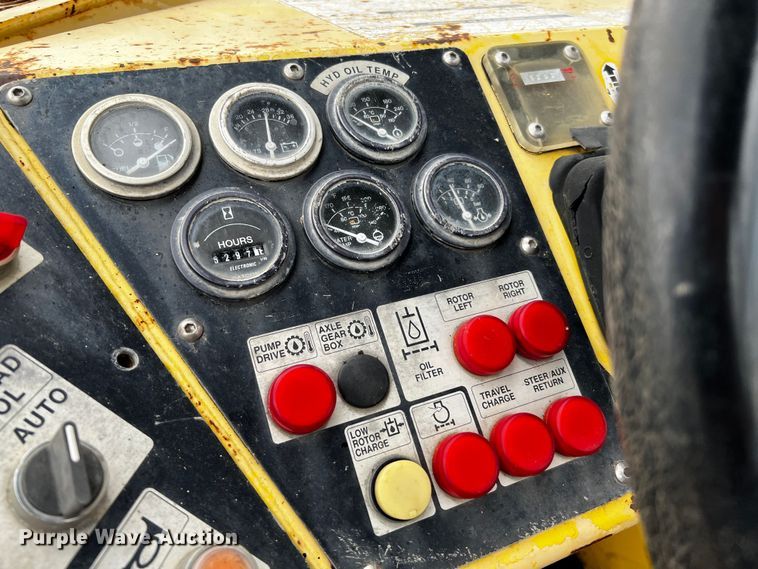 image for item DQ1986 2005 Bomag MPH454R  soil stabilizer / recycler