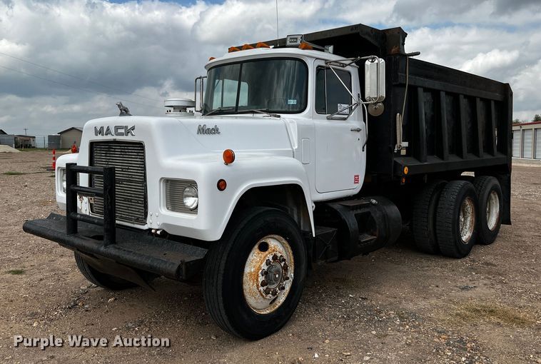 image for item DQ2004 1985 Mack  dump truck