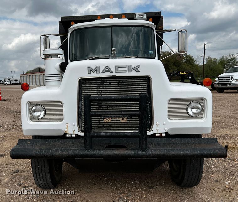 image for item DQ2004 1985 Mack  dump truck