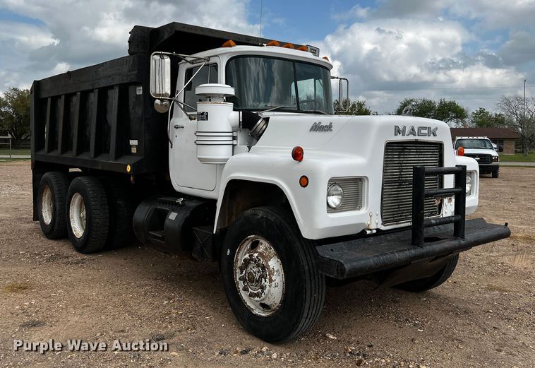 image for item DQ2004 1985 Mack  dump truck