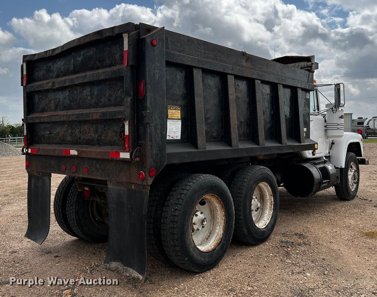 image for item DQ2004 1985 Mack  dump truck