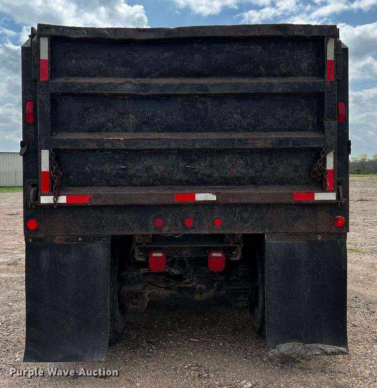 image for item DQ2004 1985 Mack  dump truck