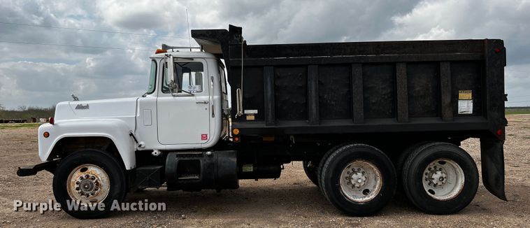 image for item DQ2004 1985 Mack  dump truck
