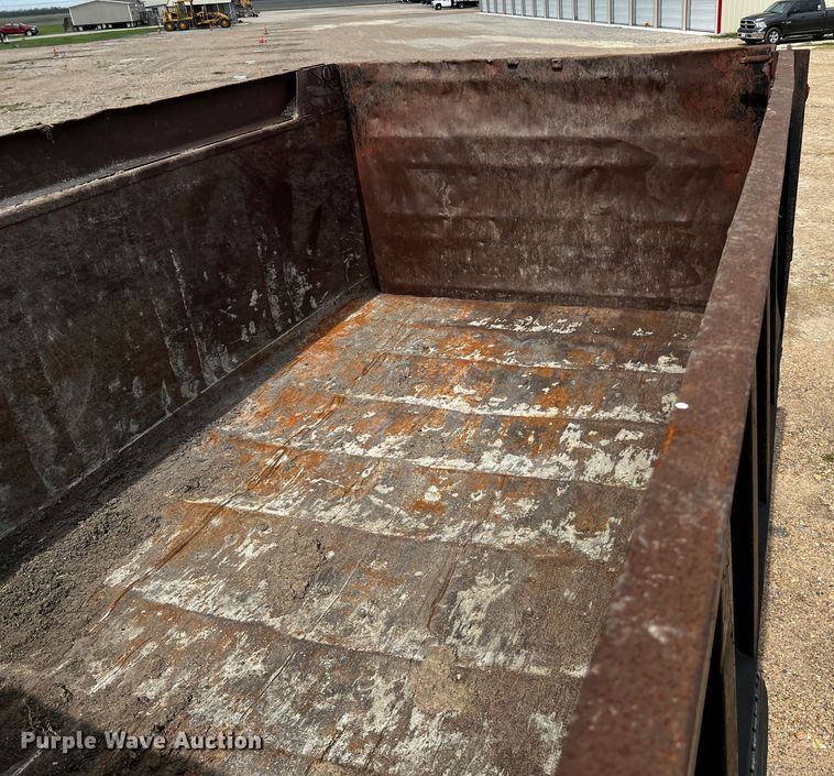 image for item DQ2004 1985 Mack  dump truck