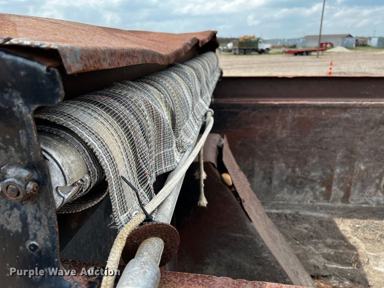 image for item DQ2004 1985 Mack  dump truck
