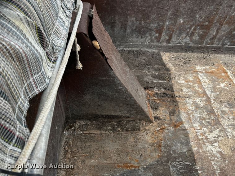 image for item DQ2004 1985 Mack  dump truck