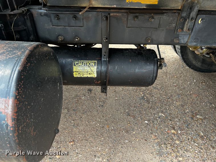 image for item DQ2004 1985 Mack  dump truck