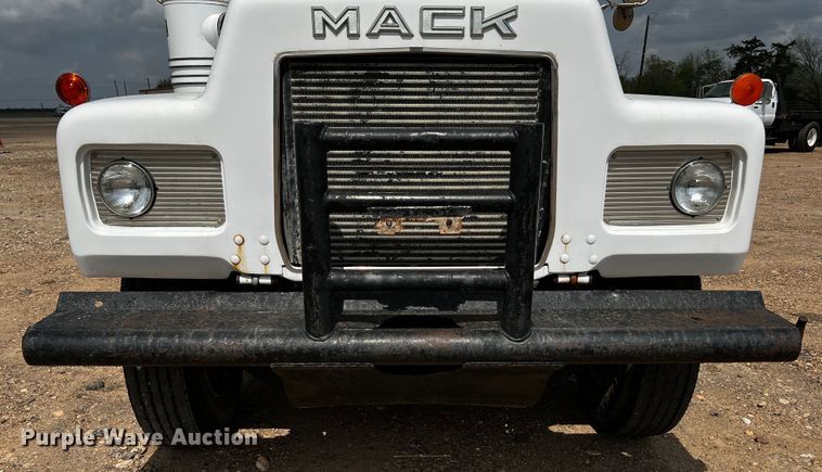 image for item DQ2004 1985 Mack  dump truck