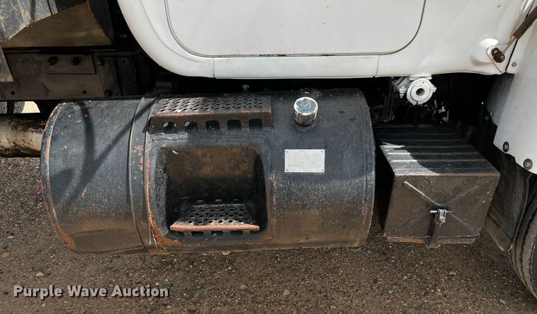 image for item DQ2004 1985 Mack  dump truck