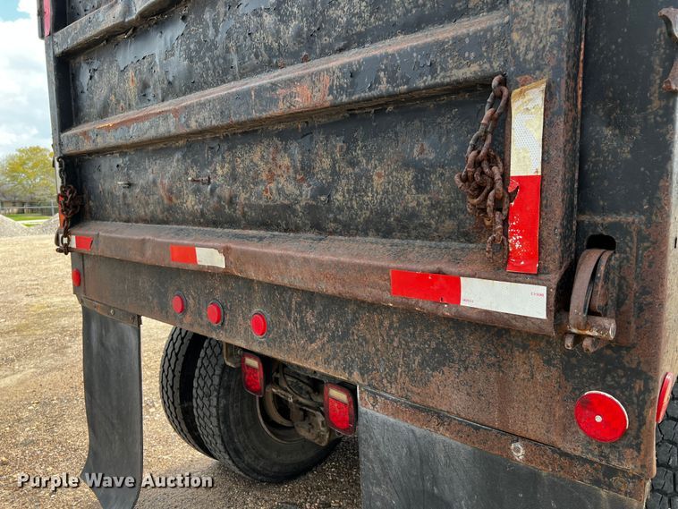 image for item DQ2004 1985 Mack  dump truck