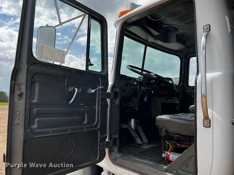 image for item DQ2004 1985 Mack  dump truck