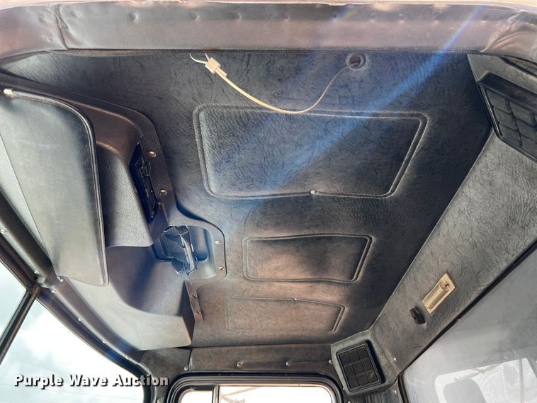 image for item DQ2004 1985 Mack  dump truck