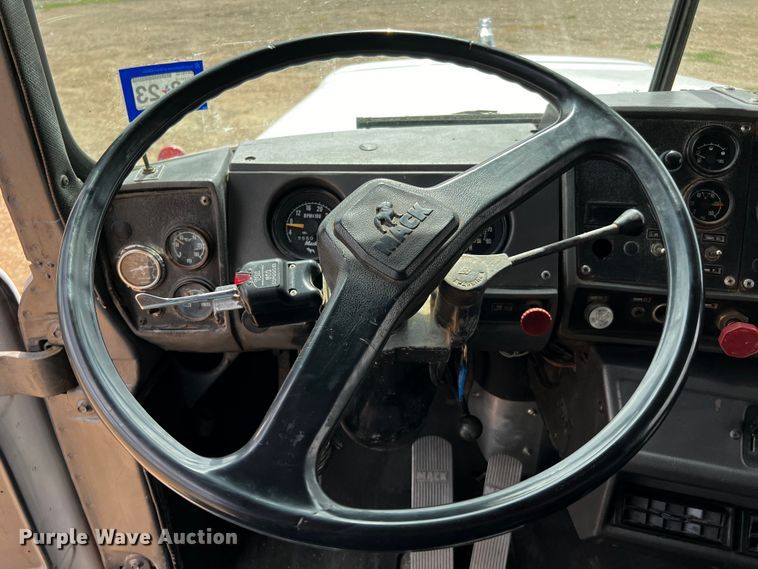 image for item DQ2004 1985 Mack  dump truck