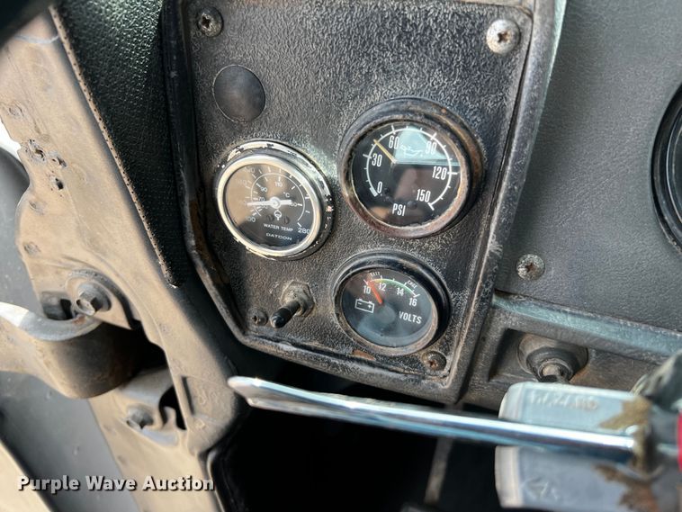 image for item DQ2004 1985 Mack  dump truck