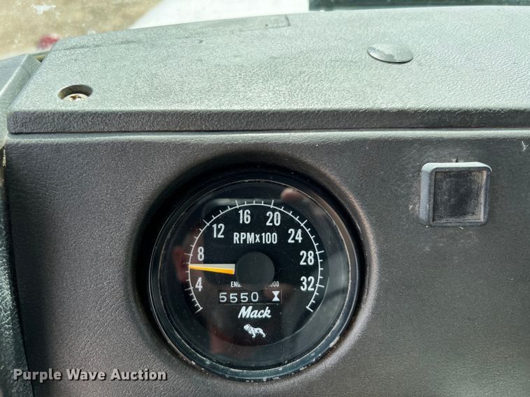 image for item DQ2004 1985 Mack  dump truck